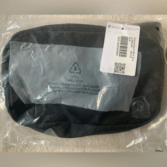 Lululemon Athletica Everywhere belt bag 1L, BLACK - Picture 1 of 13